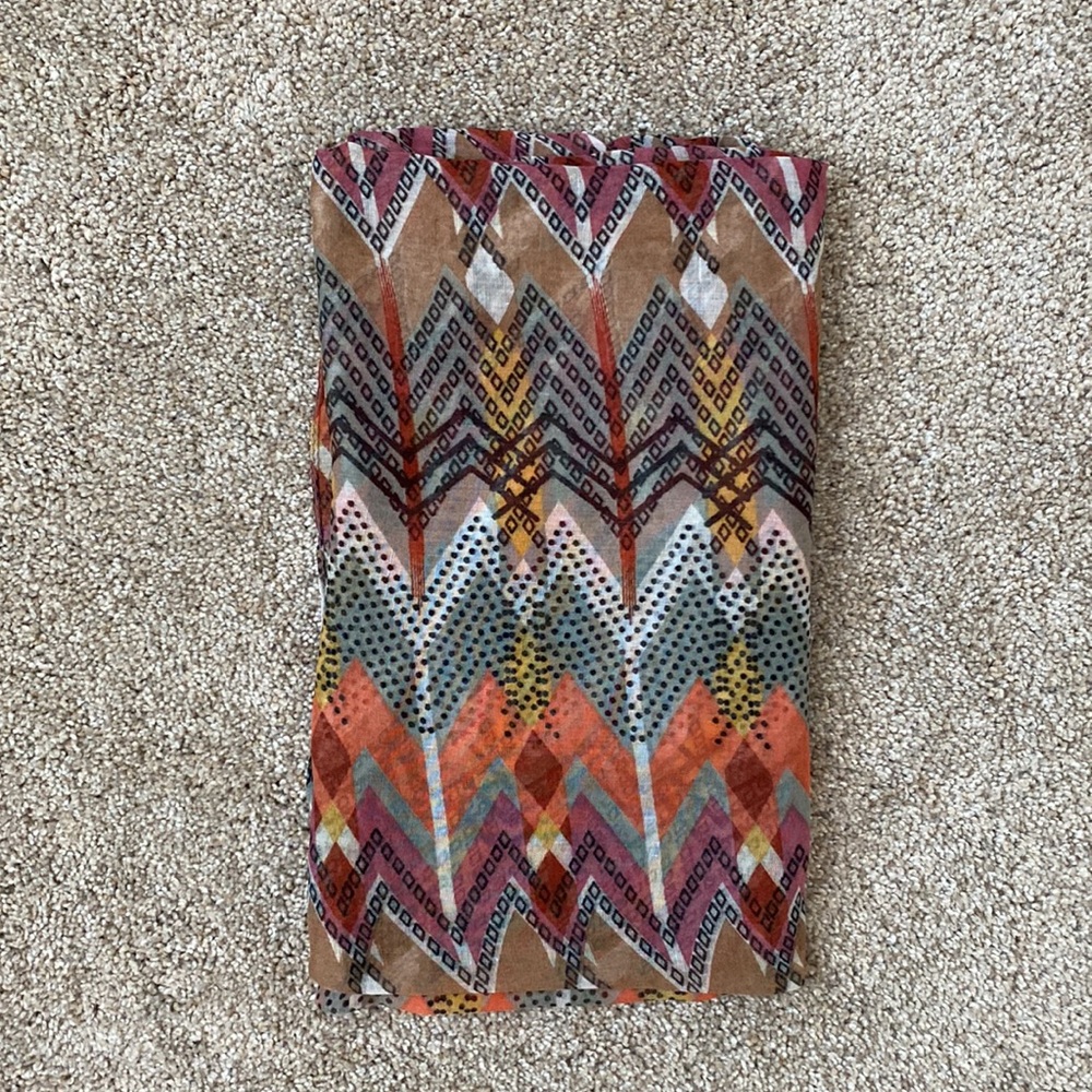 Abstract Geometric Infinity Scarf - Picture 2 of 9
